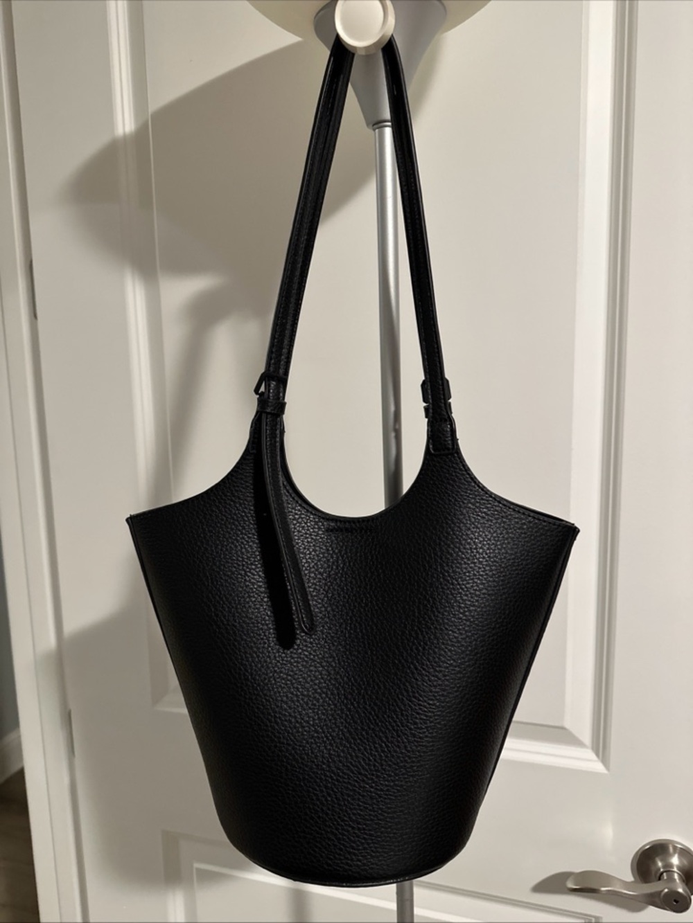 Classic Black Women’s Bucket Style Handbag aka ‘A Purse in A Purse’ EUC